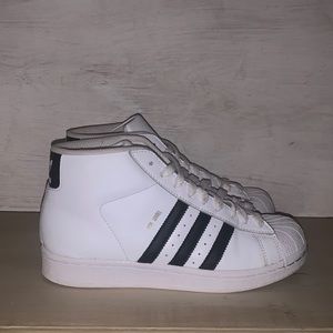 Men’s Adidas Shoes a Sz 6